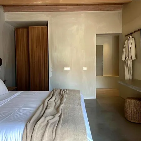 Rozalia Guesthome For 8gst With Pool In Mikonos